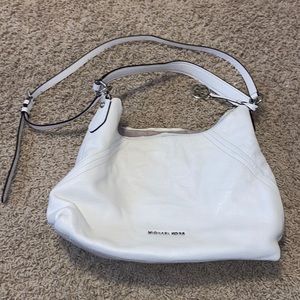 Im selling this Michael Kors purse. It’s white with silver accents! Two straps!